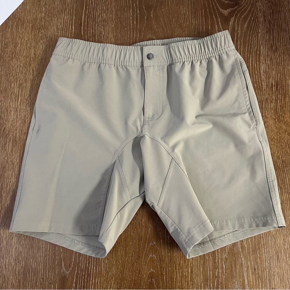 Right of Way. Men's khaki Athletic Shorts. Size‎ M